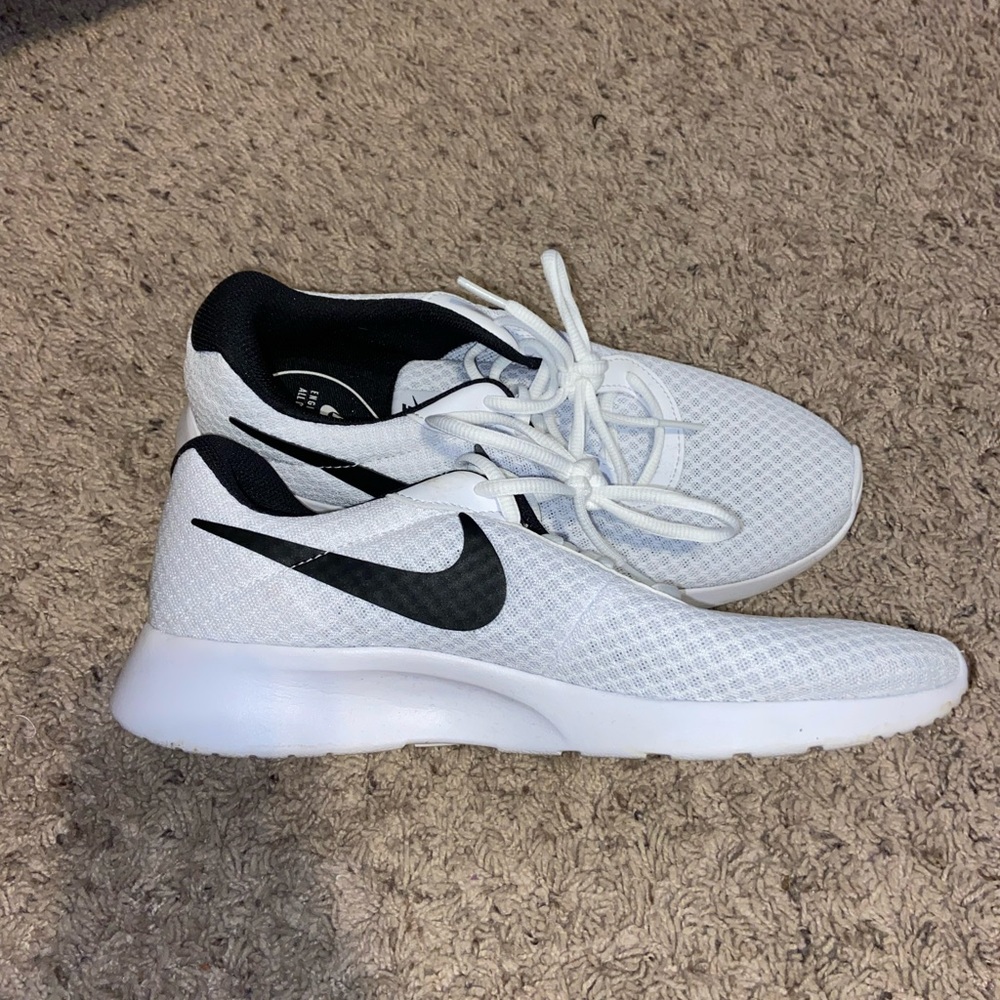 Nike womens white tennis shoes. Size 9